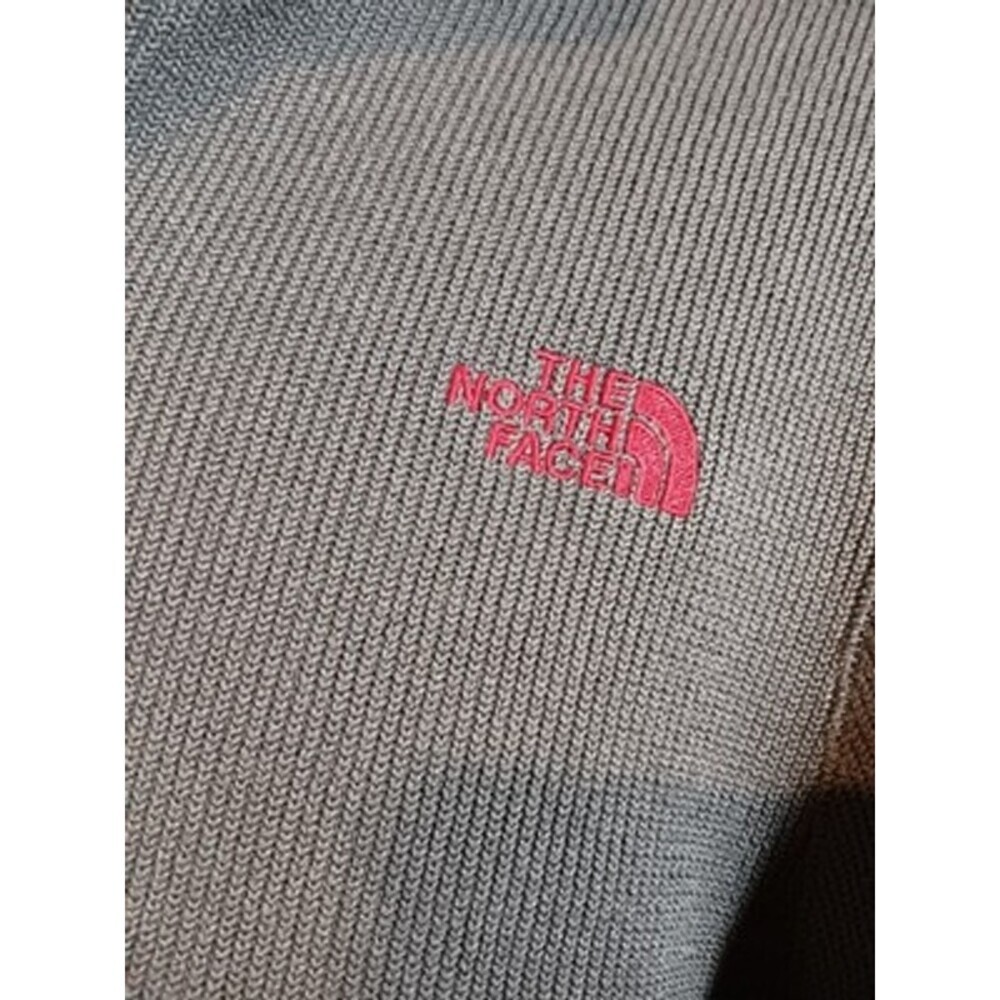 North Face M Gray Ribbed Jacket – Soft Warm Layer, Red Logo, Fall Ready - Picture 4 of 8